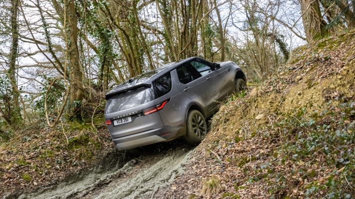 Land Rover Discovery D300 MHEV SE 2021. Desktop wallpaper