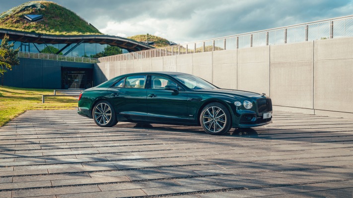 Bentley Flying Spur Hybrid 2022. Desktop wallpaper