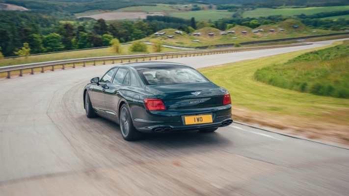 Bentley Flying Spur Hybrid 2022. Desktop wallpaper