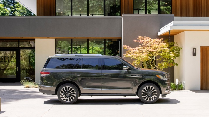 Lincoln Navigator 2022. Desktop wallpaper