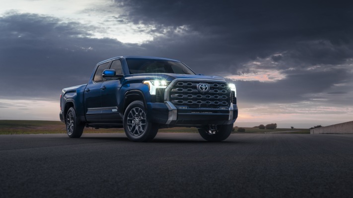 Toyota Tundra Platinum 2022. Desktop wallpaper