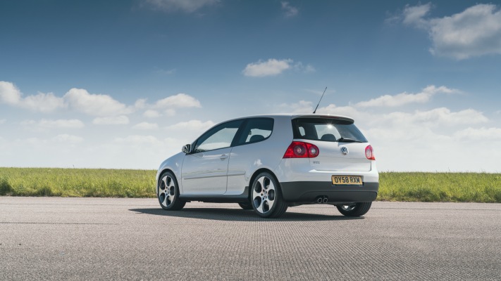 Volkswagen Golf V GTI 3-door UK Version 2004. Desktop wallpaper