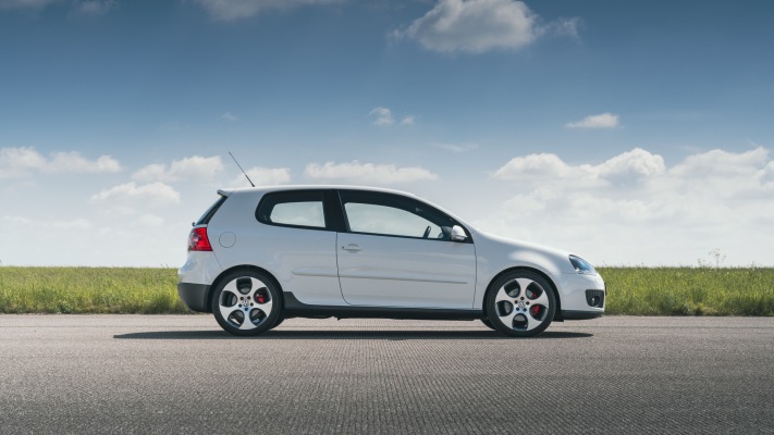 Volkswagen Golf V GTI 3-door UK Version 2004. Desktop wallpaper