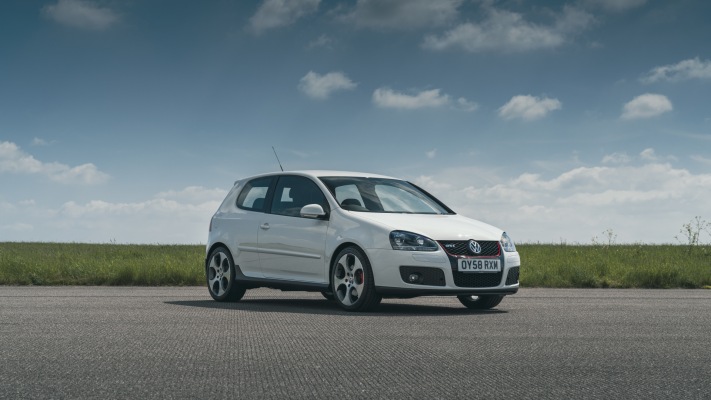 Volkswagen Golf V GTI 3-door UK Version 2004. Desktop wallpaper