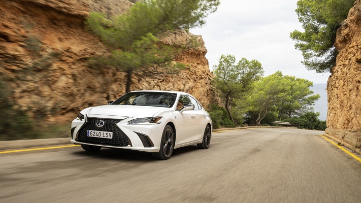 Lexus ES 300h F Sport EU Version 2022. Desktop wallpaper