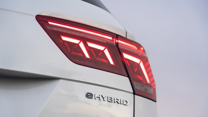 Volkswagen Tiguan R-Line eHybrid UK Version 2021. Desktop wallpaper