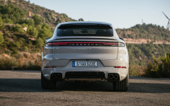 Desktop wallpaper. Porsche Cayenne S E-Hybrid Coupe 2024. ID:157567