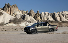Desktop image. Toyota Hilux Hybrid 48V 2025. ID:164306