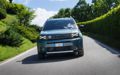 Desktop image. Fiat Grande Panda Hybrid Icon 2025. ID:165231