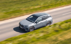 Desktop image. BMW iX xDrive60 UK Version 2025. ID:165287