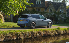Desktop image. BMW iX xDrive60 UK Version 2025. ID:165289