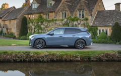 Desktop image. BMW iX xDrive60 UK Version 2025. ID:165290