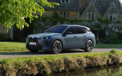 Desktop image. BMW iX xDrive60 UK Version 2025. ID:165291