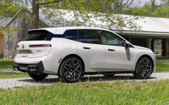 Desktop image. BMW iX xDrive45 USA Version 2026. ID:165802