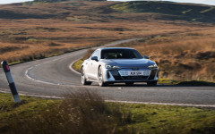 Desktop wallpaper. Audi e-tron GT quattro UK Version 2025. ID:167640