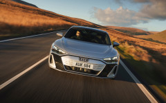 Desktop wallpaper. Audi e-tron GT quattro UK Version 2025. ID:167643