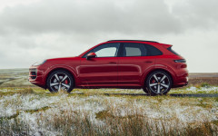 Desktop wallpaper. Porsche Cayenne GTS UK Version 2025. ID:167782