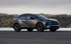Desktop wallpaper. Toyota C-HR SE BEV USA Version 2026. ID:168128