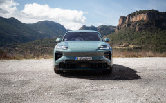 Desktop image. Porsche Cayenne Turbo Electric 2027. ID:168227