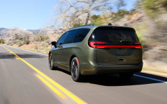 Desktop image. Chrysler Pacifica Limited AWD 2027. ID:168468