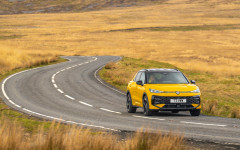 Desktop image. Volkswagen T-Roc R-Line 1.5 eTSI UK Version 2026. ID:168529