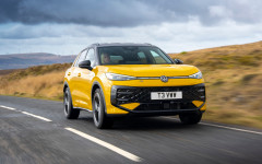 Desktop image. Volkswagen T-Roc R-Line 1.5 eTSI UK Version 2026. ID:168531