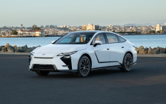 Desktop image. Lexus ES 350h Premium Plus USA Version 2026. ID:169160