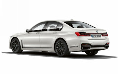 Desktop image. BMW 745e 2019. ID:108656