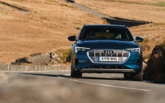 Desktop image. Audi e-tron SUV UK Version 2019. ID:114255