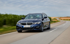 Desktop image. BMW 330d xDrive Touring 2020. ID:118222