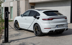 Desktop image. Porsche Cayenne Turbo S E-Hybrid Coupe 2020. ID:118885