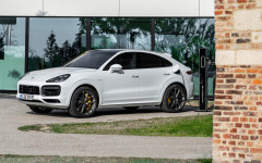 Desktop image. Porsche Cayenne Turbo S E-Hybrid Coupe 2020. ID:118886