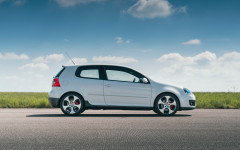 Desktop image. Volkswagen Golf V GTI 3-door UK Version 2004. ID:143386